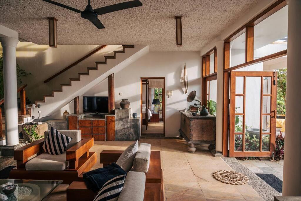 Santi Beach House With Pool & Beach Уелигама Екстериор снимка