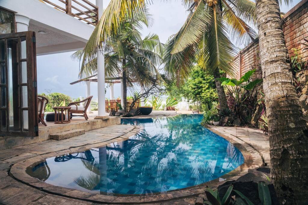 Santi Beach House With Pool & Beach Уелигама Екстериор снимка