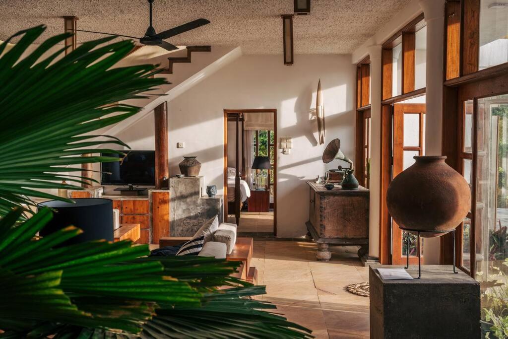 Santi Beach House With Pool & Beach Уелигама Екстериор снимка