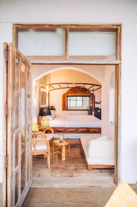 Santi Beach House With Pool & Beach Уелигама Екстериор снимка