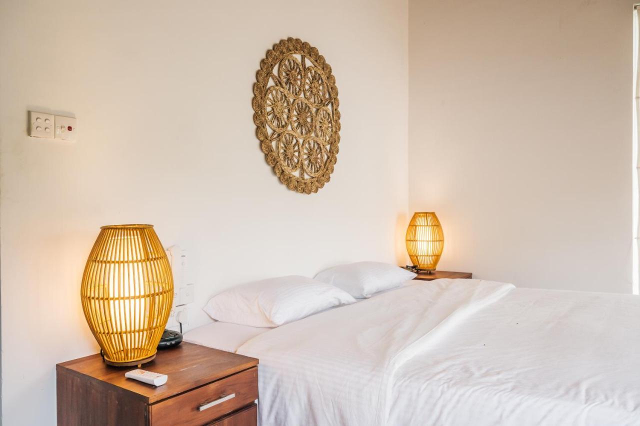 Santi Beach House With Pool & Beach Уелигама Екстериор снимка