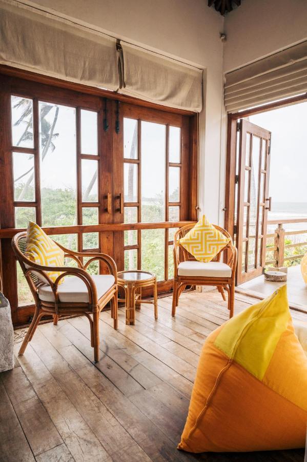 Santi Beach House With Pool & Beach Уелигама Екстериор снимка