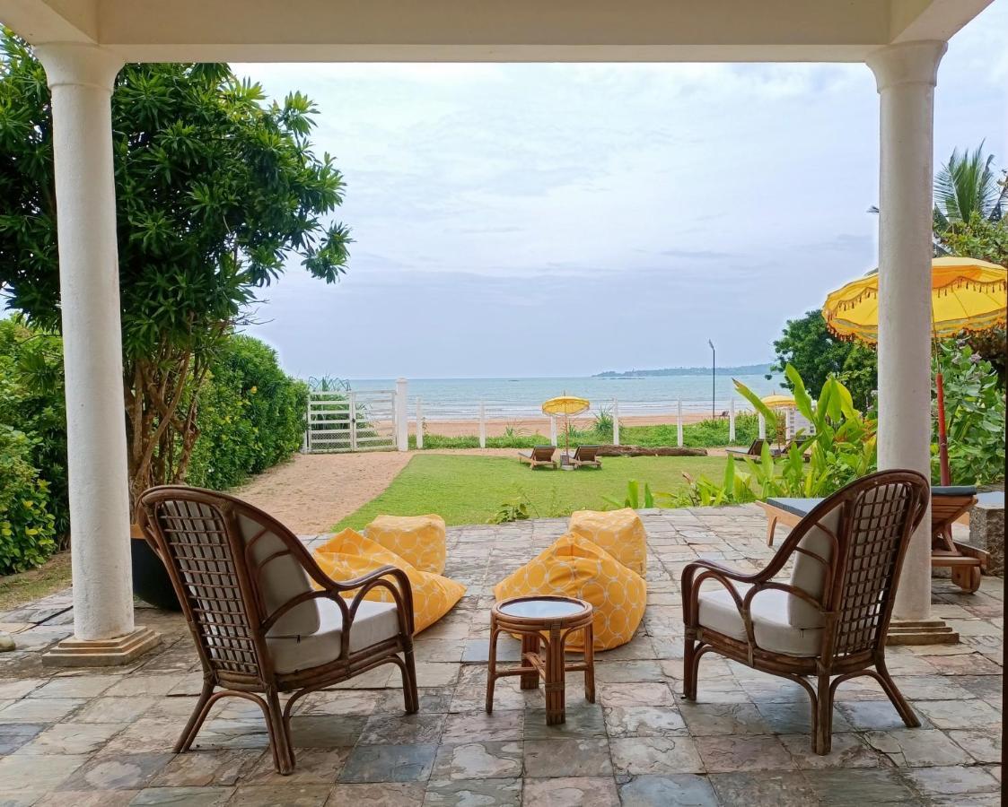 Santi Beach House With Pool & Beach Уелигама Екстериор снимка