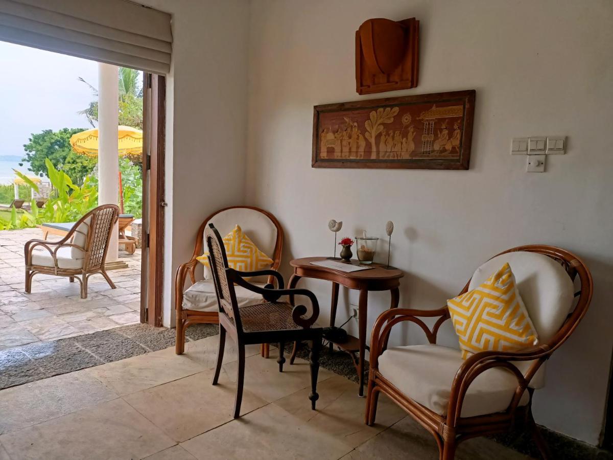 Santi Beach House With Pool & Beach Уелигама Екстериор снимка