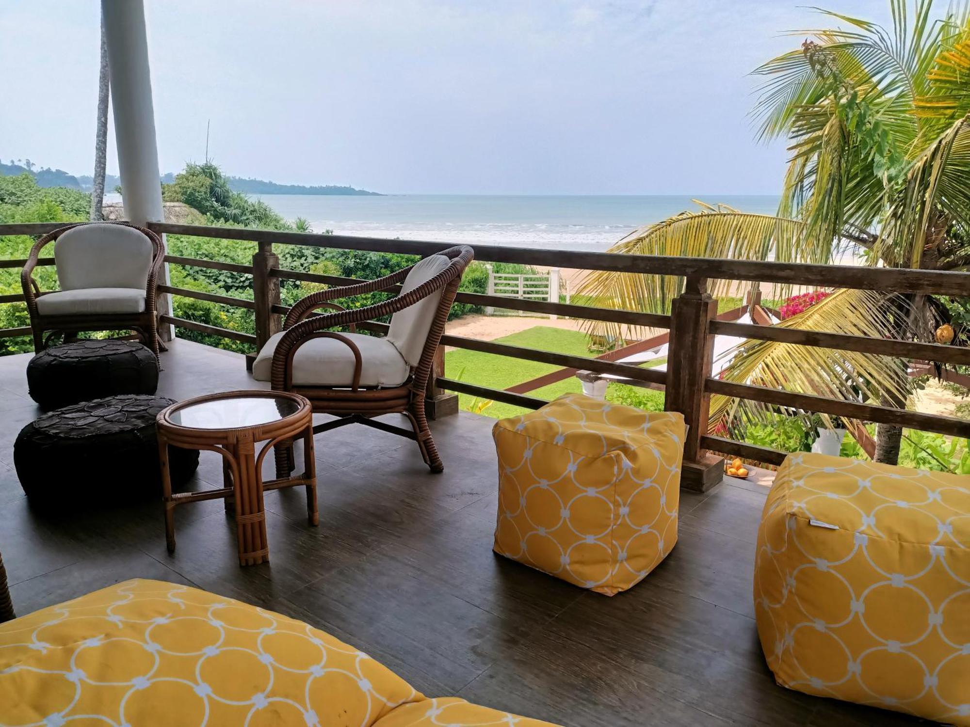 Santi Beach House With Pool & Beach Уелигама Стая снимка